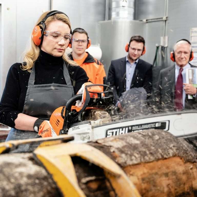 Weltmarktführer STIHL: Akkufertigung und klimaneutrale Kraftstoffe